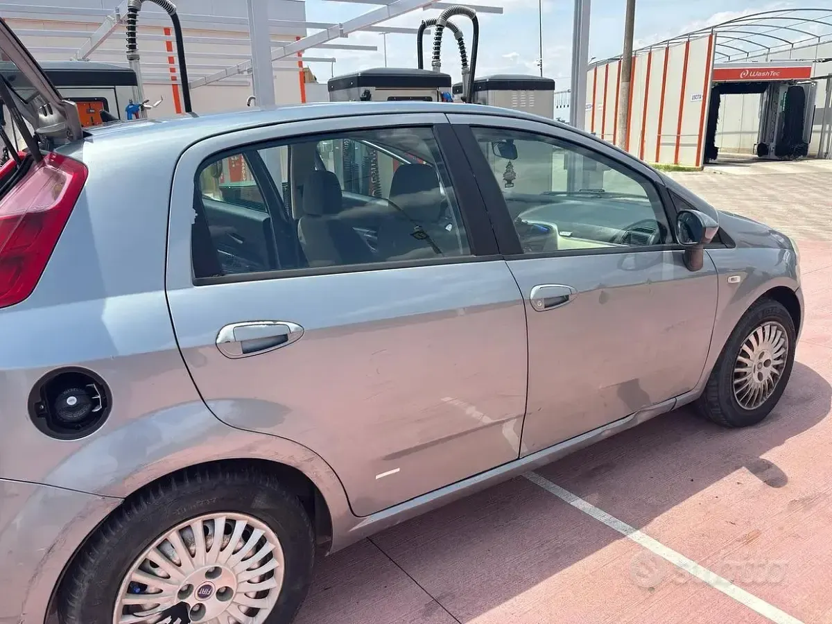 Usata Fiat Grande Punto 75 CV (55 kW) 2006 Grigio Utilitaria