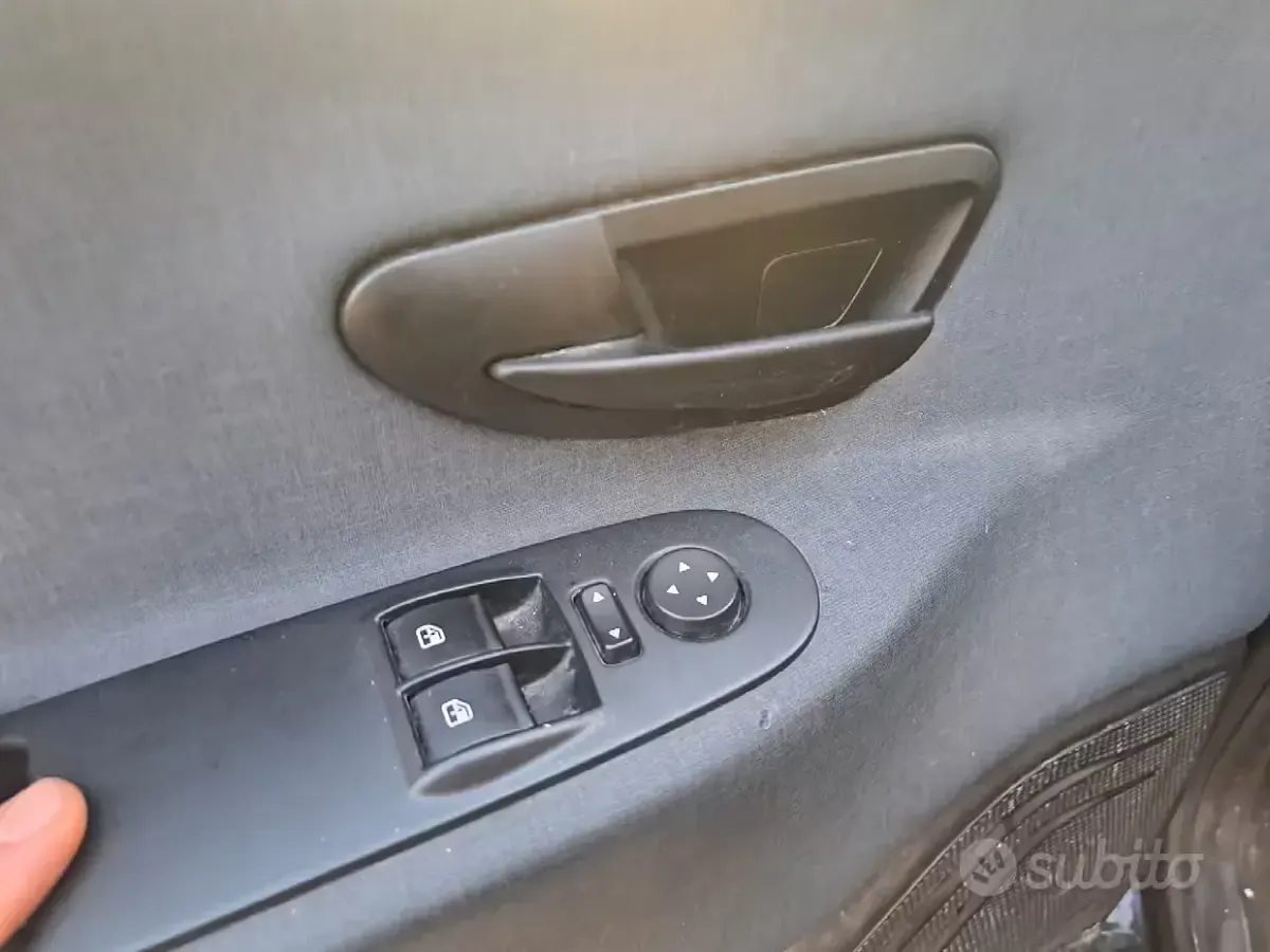 Usata Lancia Ypsilon 69 CV (50 kW) 2023 Nero Utilitaria