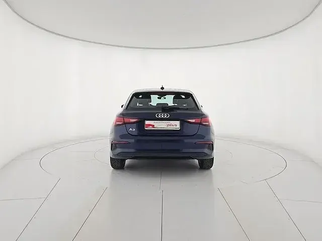Usata Audi A3 Business 116 CV (85 kW) 2024 Blu navarra metallizzato Berlina