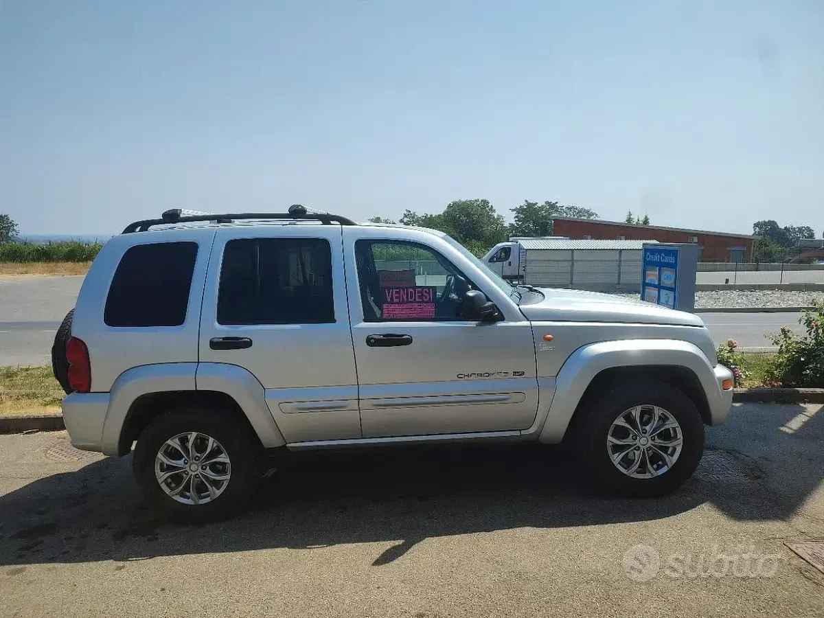 Usata Jeep Cherokee 80 CV (58 kW) 2003 Grigio SUV