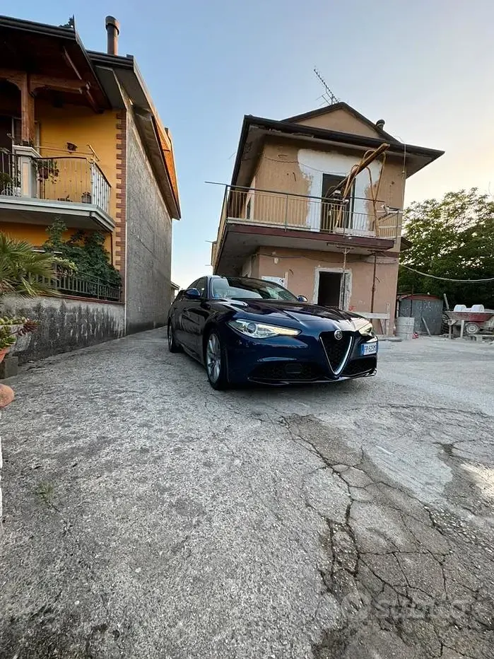 Usata Alfa Romeo Giulia Super 150 CV (110 kW) 2018 Blu Berlina