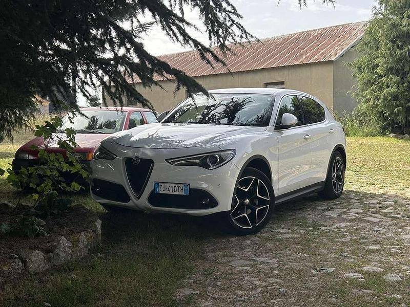 Usata Alfa Romeo Stelvio Executive 209 CV (153 kW) 2017 Bianco SUV