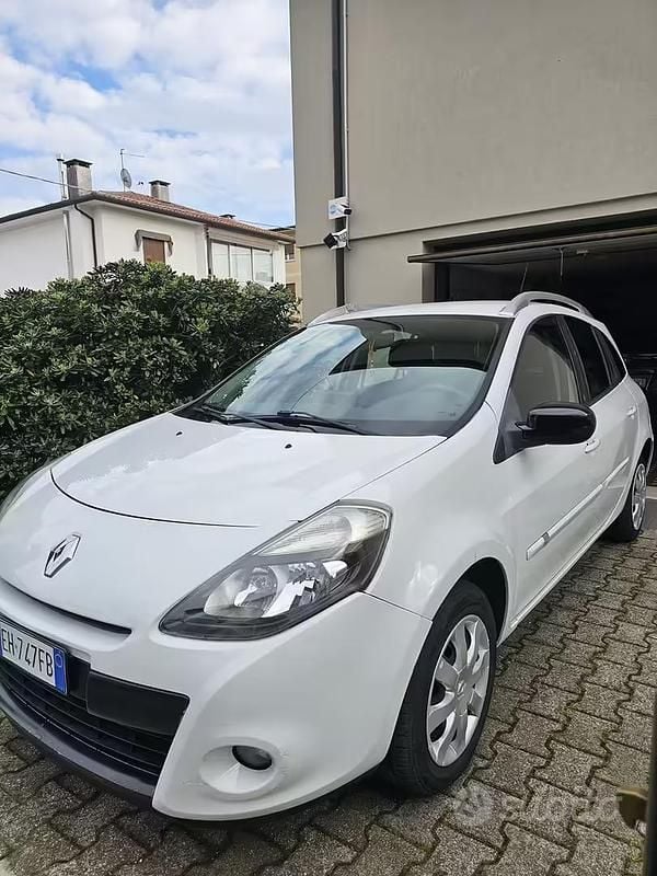 Usata Renault Clio GrandTour 75 CV (55 kW) 2011 Bianco Station wagon