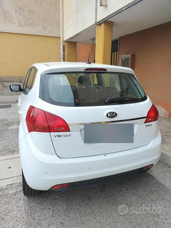 Usata Kia Venga 90 CV (66 kW) 2019 Bianco Utilitaria