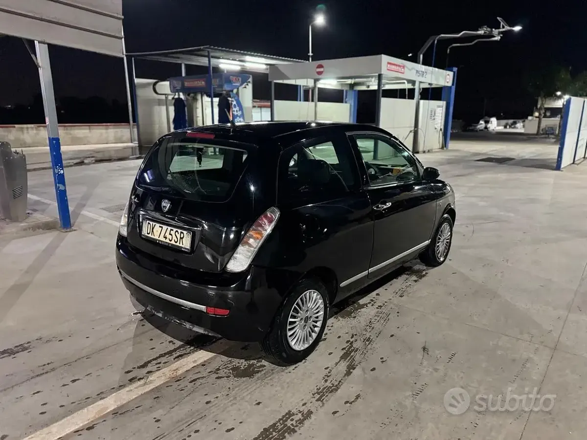 Usata Lancia Ypsilon 75 CV (55 kW) 2007 Nero Utilitaria