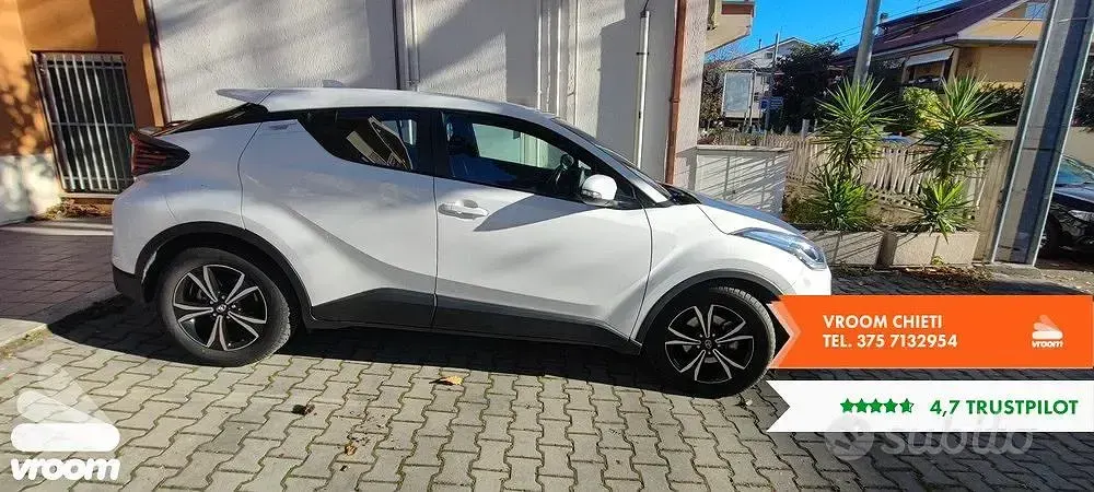 Begagnad Toyota C-HR Lounge 98 HK (72 kW) 2022 SUV