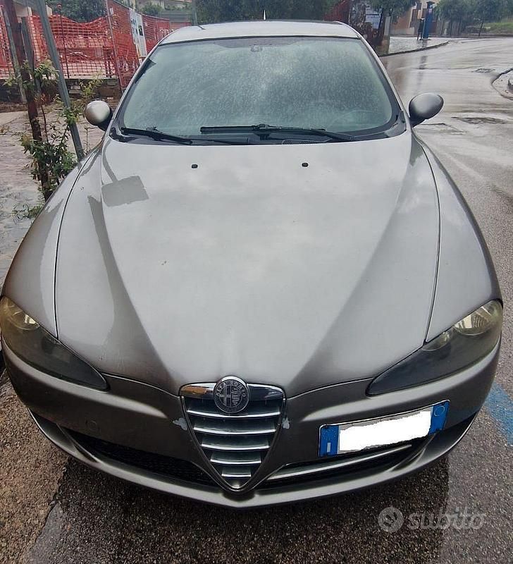 Grigio Usata 2006 Alfa Romeo 147 Due volumi | 2000 € (Buon prezzo) - Immagine 1/4