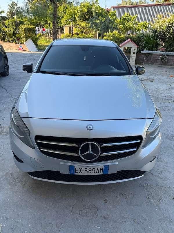 Occasion Mercedes A180 Executive 109 ch (80 kW) 2014 Gris Berline