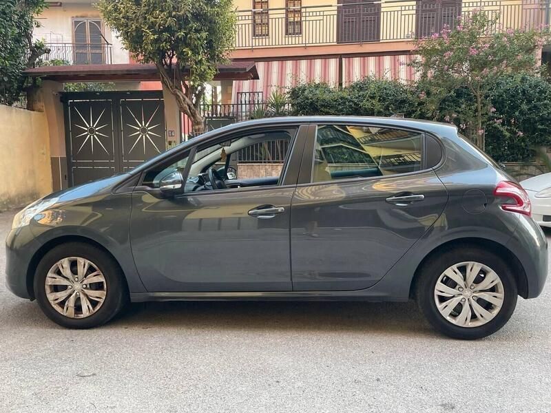 Usata Peugeot 208 82 CV (60 kW) 2014 Nero Utilitaria
