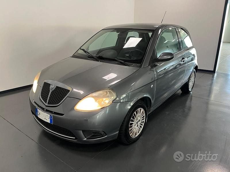 Begagnad Lancia Ypsilon 60 HK (44 kW) 2008 Grå Halvkombi