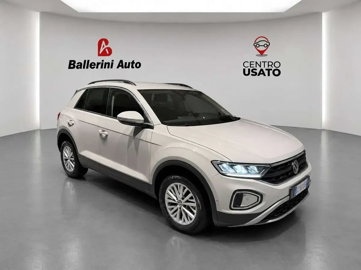 Usata VW T-Roc Life 110 CV (80 kW) 2022 Beige SUV