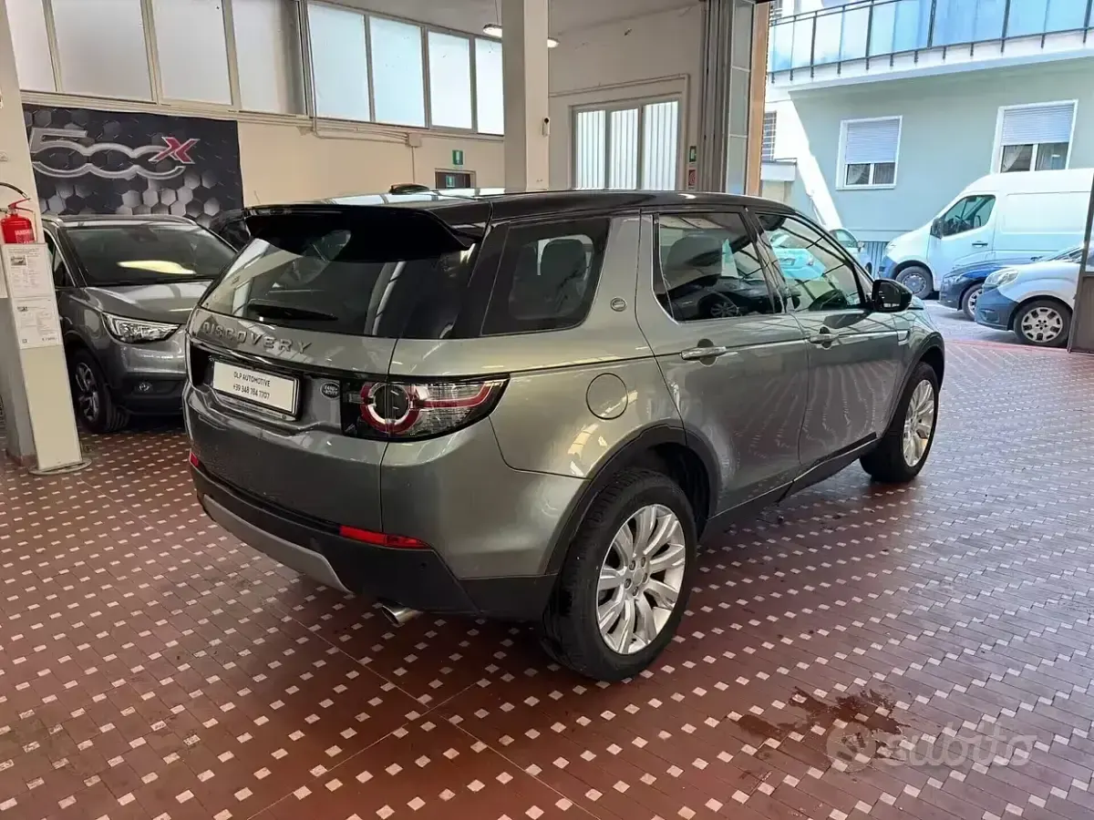 Usata Land Rover Discovery 4 HSE Luxury 150 CV (110 kW) 2015 Grigio SUV
