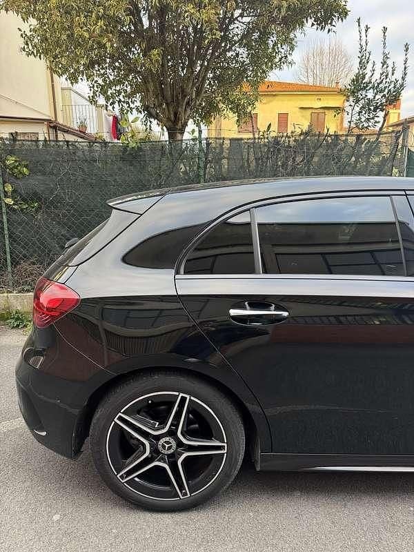 Gebraucht Mercedes A180 AMG Line Premium 116 PS (85 kW) 2023 Schwarz Limousine