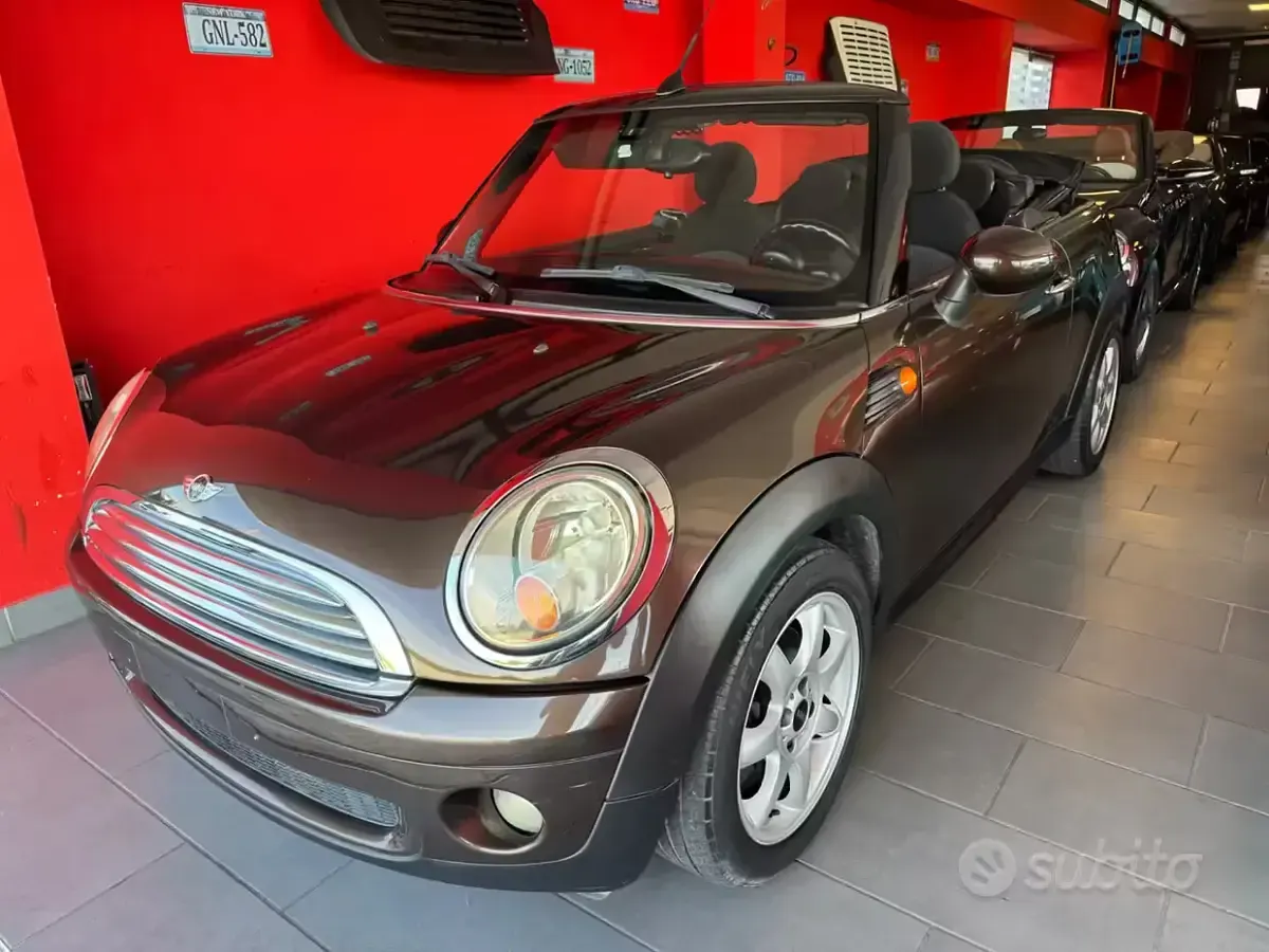 Usata Mini Cooper Cabriolet 116 CV (85 kW) 2010 Marrone Cabrio