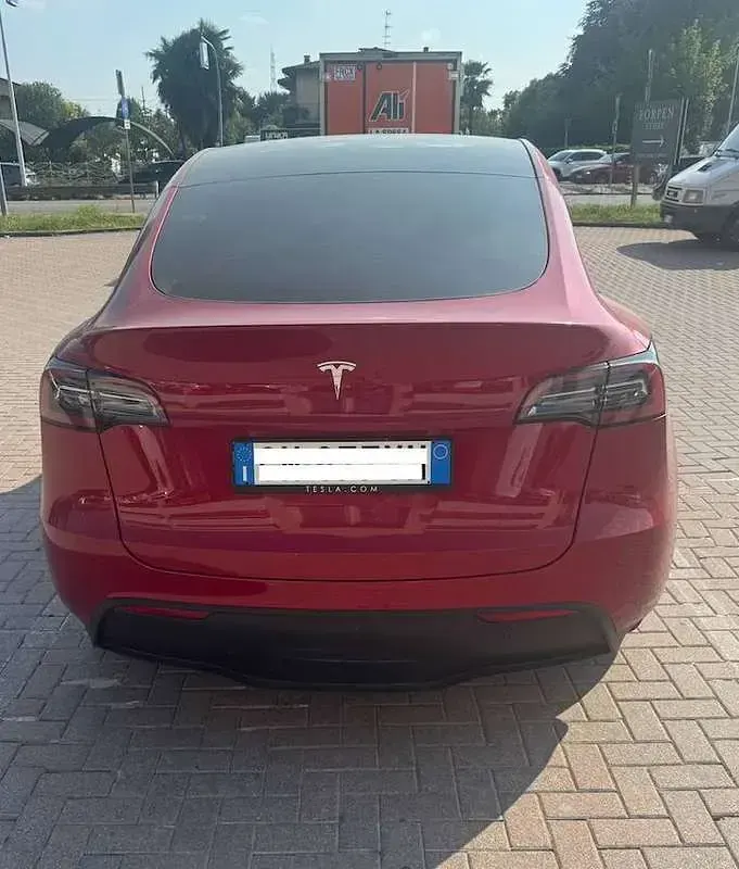 Usata Tesla Model Y RWD 88 kW (120 CV) 2023 Rosso SUV
