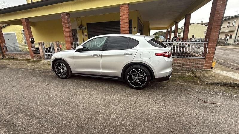 Usata Alfa Romeo Stelvio Business 179 CV (131 kW) 2017 SUV