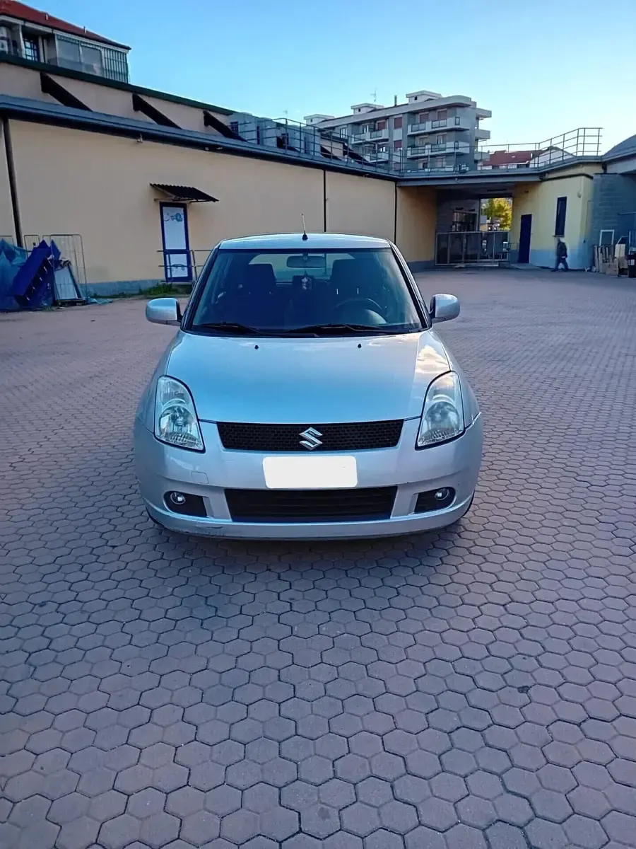 Usata Suzuki Swift 92 CV (67 kW) 2005 Grigio Utilitaria