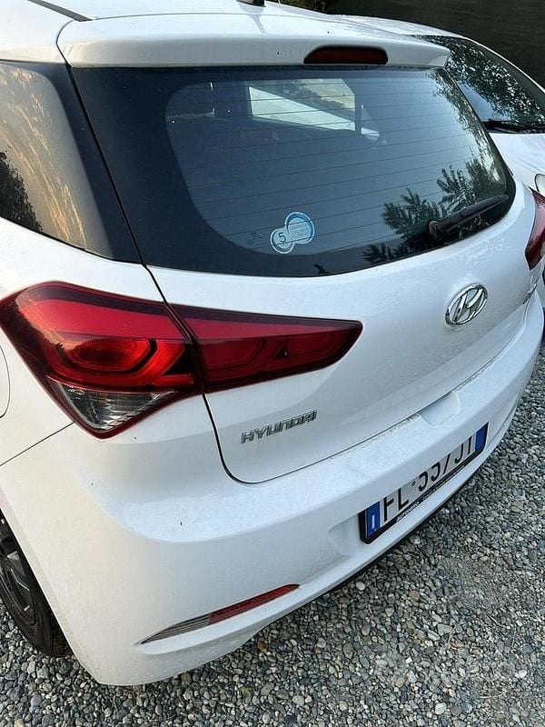 Usata Hyundai i20 84 CV (61 kW) 2017 Bianco Berlina