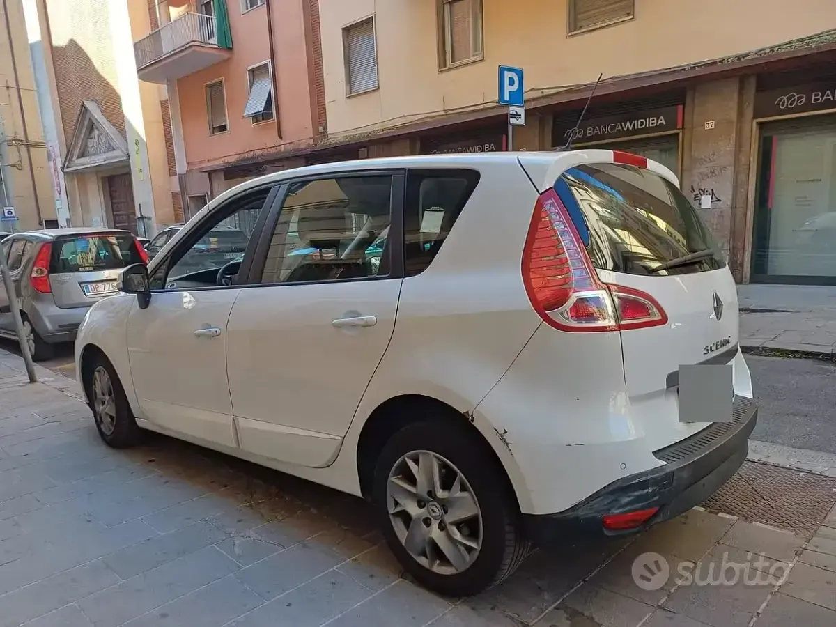 Usata Renault Scénic XMOD 110 CV (80 kW) 2011 Bianco Monovolume