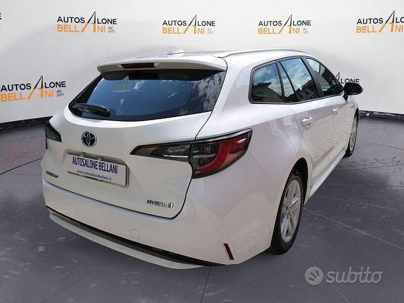 Usata Toyota Corolla Business Edition 122 CV (89 kW) 2021 Bianco pastello Station wagon