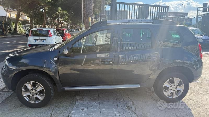 Usata Dacia Duster Lauréate 110 CV (80 kW) 2015 Grigio SUV