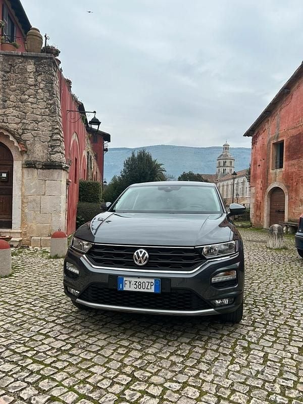 Usata VW T-Roc Business 116 CV (85 kW) 2019 Grigio SUV