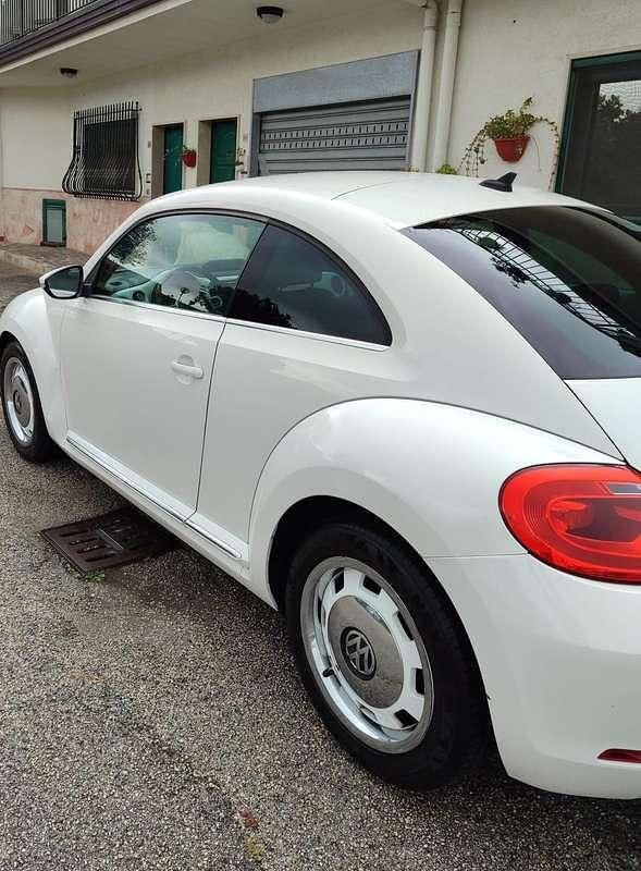 Usata VW Beetle 105 CV (77 kW) 2012 Bianco Utilitaria