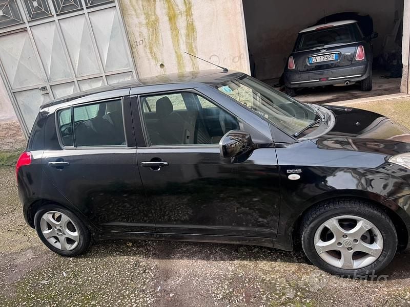 Usata Suzuki Swift 2005 Nero Utilitaria