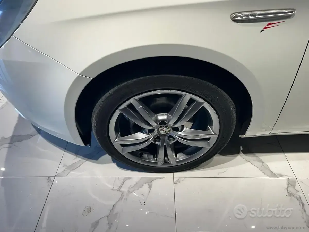 Usata Alfa Romeo Giulietta Exclusive 105 CV (77 kW) 2014 Bianco Utilitaria