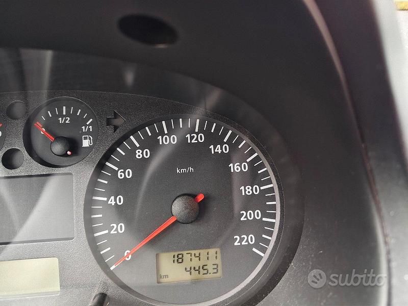 Usata Seat Ibiza 75 CV (55 kW) 2004 Grigio Utilitaria