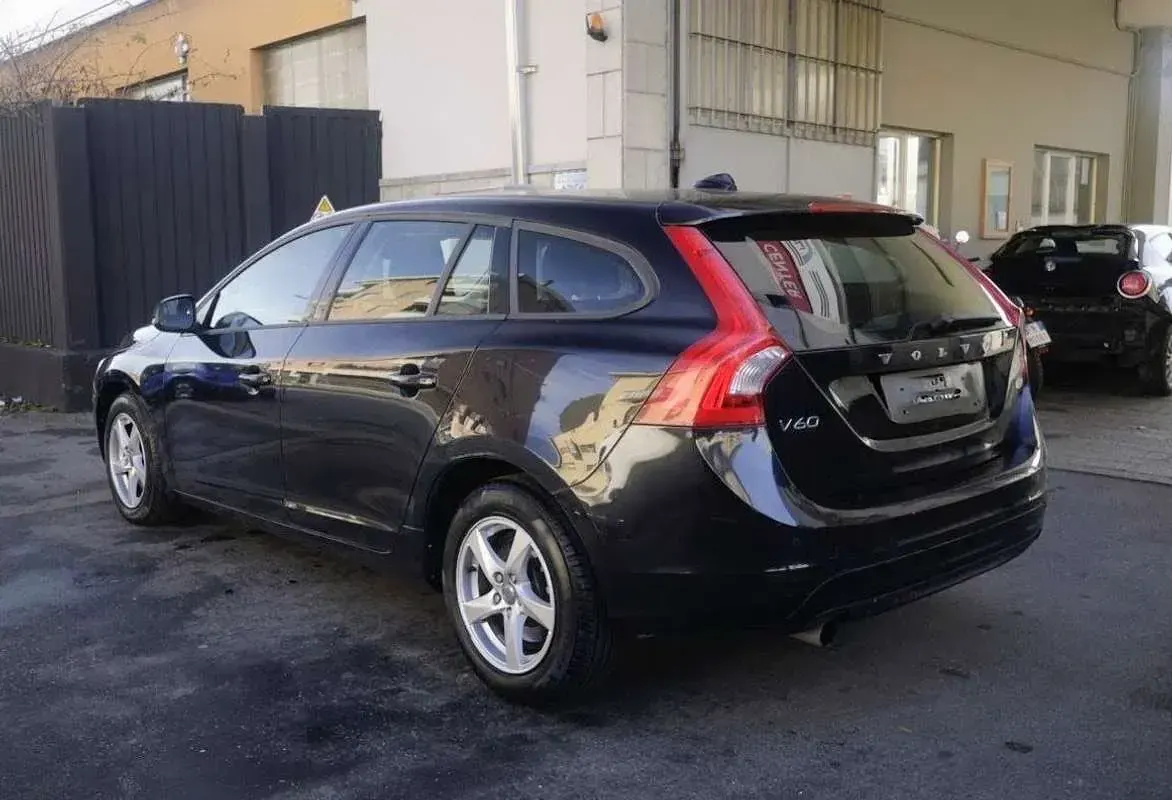 Usata Volvo V60 R-Design Kinetic 114 CV (83 kW) 2016 Station wagon