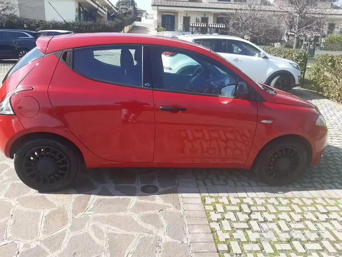 Usata Lancia Ypsilon 69 CV (50 kW) 2018 Rosso Utilitaria