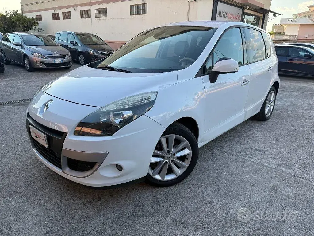Usata Renault Scénic III Luxe 110 CV (80 kW) 2011 Bianco Monovolume