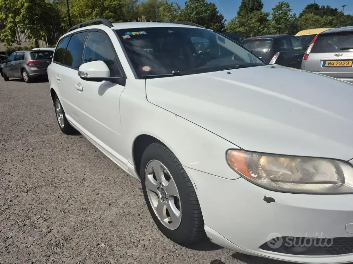 Usata Volvo V70 Momentum 136 CV (100 kW) 2008 Bianco Station wagon