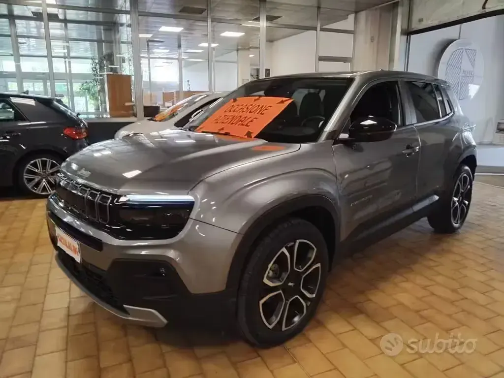 Usata Jeep Avenger Summit 101 CV (74 kW) 2025 Grigio granite / metallizzato SUV