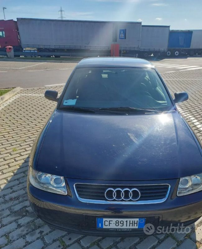 Blu Usata 2001 Audi A3 Due volumi | 899 € (Buon prezzo) - Immagine 1/4