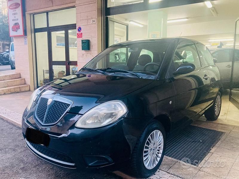 Nero Usata 2007 Lancia Ypsilon Due volumi | 2900 € (Buon prezzo) - Immagine 1/4