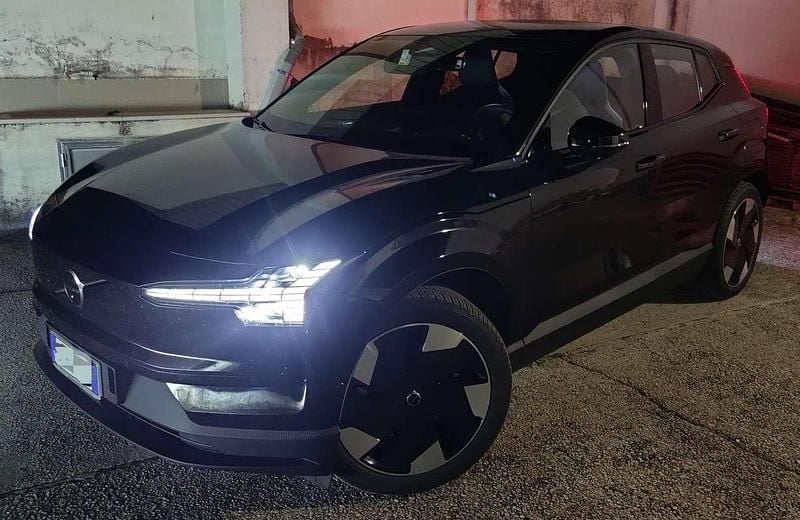 Nero Usata 2024 Volvo EX30 Ultra SUV | 33.900 € (Cara) - Immagine 1/4
