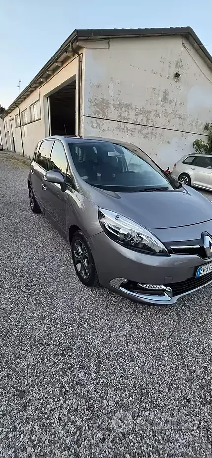 Usata Renault Scénic III XMOD 110 CV (80 kW) 2014 Grigio Monovolume