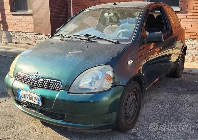 Usata Toyota Yaris 68 CV (50 kW) 2002 Verde Utilitaria