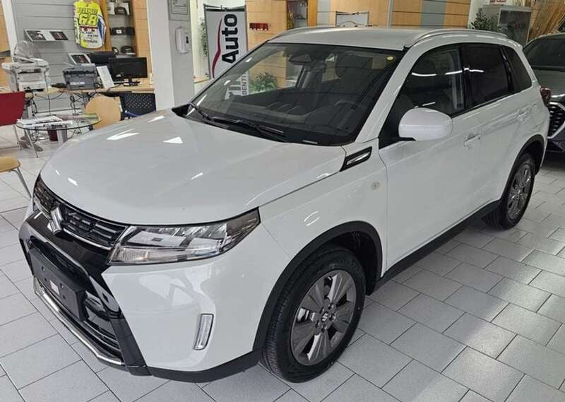 Usata Suzuki Vitara Cool 129 CV (94 kW) 2024 Bianco santorini SUV