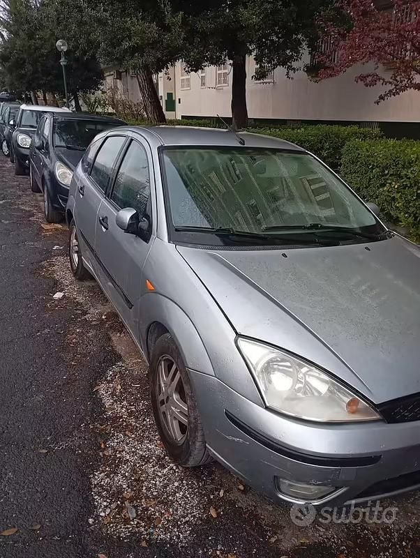Usata Ford Focus 110 CV (80 kW) 2004 Grigio Berlina