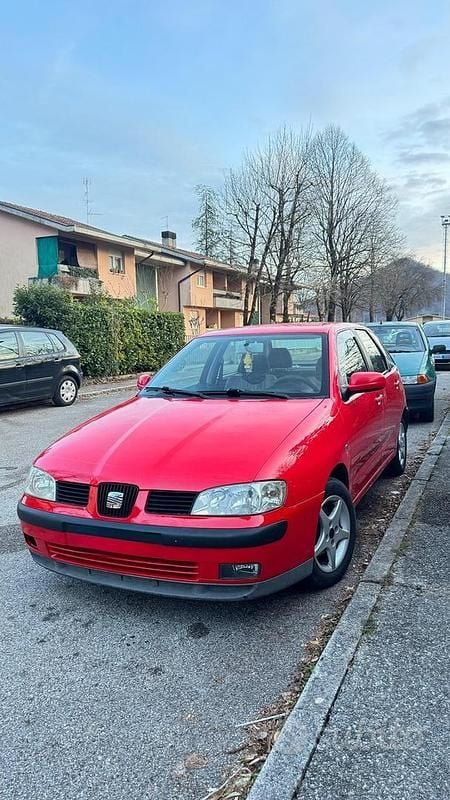 Usata Seat Ibiza 90 CV (66 kW) 2002 Rosso Utilitaria
