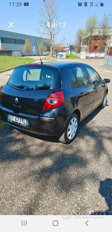 Usata 2009 Renault Clio II Tre volumi | 2500 € - Immagine 1/2