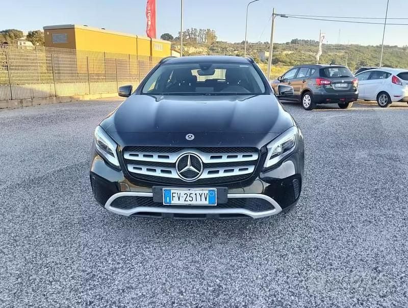 Usata Mercedes GLA200 Premium 136 CV (100 kW) 2019 Nero SUV