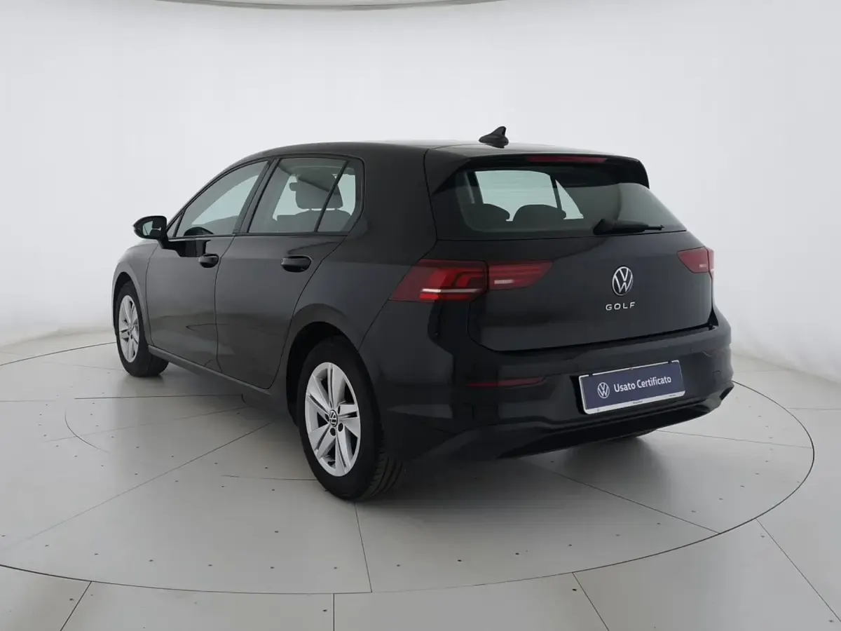 Usata VW Golf VIII Life 116 CV (85 kW) 2025 Grenadill black metallizzato Berlina