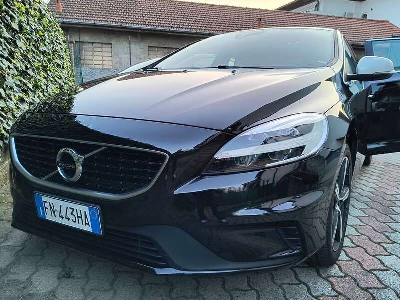 Nero Usata 2018 Volvo V40 R-Design Station wagon | 12.900 € (Cara) - Immagine 1/4