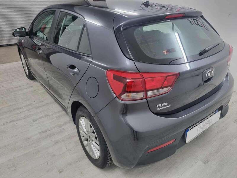 Usata Kia Rio 85 CV (62 kW) 2017 Grigio Berlina