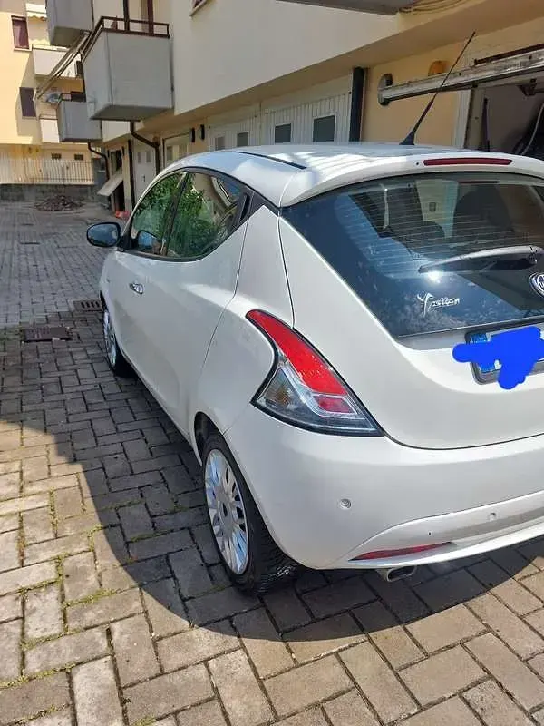 Usata Lancia Ypsilon Gold 69 CV (50 kW) 2017 Utilitaria