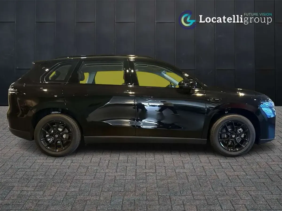 Nuova Leapmotor C10 80 kW (109 CV) 2025 Metallic black SUV